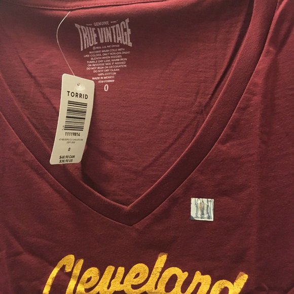 Torrid Women's Size 0 Burgundy Gold Cleveland Cavaliers V-Neck Tee Shirt NEW NWT - Picture 3 of 4